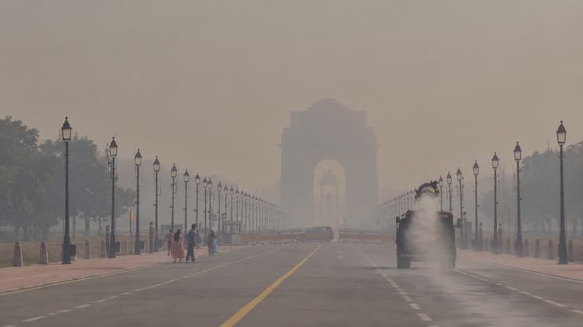 Delhi Air Pollution: डबल होगा Parking Charge, 50% WFH नियम