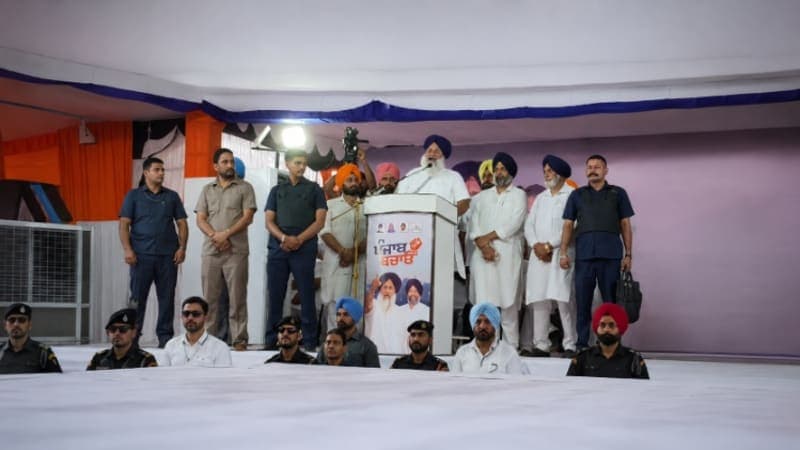 बादल का दावा: परिवार को निशाना बनाना पंजाब पर कब्जे की साजिश बादल का दावा: परिवार को निशाना बनाना पंजाब पर कब्जे की साजिश