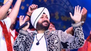 Daler Mehndi Stage Row: दलेर मेहंदी के समर्थन में आए सितारे Daler Mehndi Stage Row: दलेर मेहंदी के समर्थन में आए सितारे