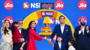 Jio Platforms: 21% प्रीमियम के साथ शेयर बाजार में शुरुआत Jio Platforms: 21% प्रीमियम के साथ शेयर बाजार में शुरुआत