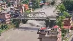 नेपाल में बाढ़ से तबाही मची, कई लोगों की मौत की खबर नेपाल में बाढ़ से तबाही मची, कई लोगों की मौत की खबर