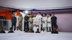 बादल का दावा: परिवार को निशाना बनाना पंजाब पर कब्जे की साजिश बादल का दावा: परिवार को निशाना बनाना पंजाब पर कब्जे की साजिश
