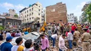 Delhi Building Collapse: Satya Niketan में बड़ा हादसा Delhi Building Collapse: Satya Niketan में बड़ा हादसा