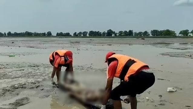 नेपाल में मौत से मातम, सामूहिक जलाए जा रहे शव नेपाल में मौत से मातम, सामूहिक जलाए जा रहे शव