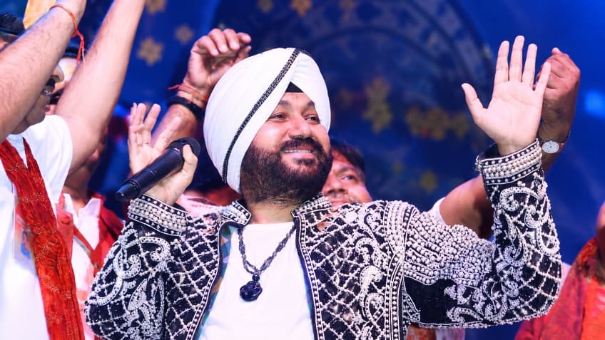 Daler Mehndi Stage Row: दलेर मेहंदी के समर्थन में आए सितारे Daler Mehndi Stage Row: दलेर मेहंदी के समर्थन में आए सितारे