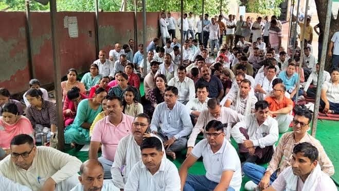 हरियाणा में बिजली कर्मचारियों की 3 दिवसीय हड़ताल शुरू, निजीकरण के विरोध में 40 हजार कर्मचारी मैदान में हरियाणा में बिजली कर्मचारियों की 3 दिवसीय हड़ताल शुरू, निजीकरण के विरोध में 40 हजार कर्मचारी मैदान में